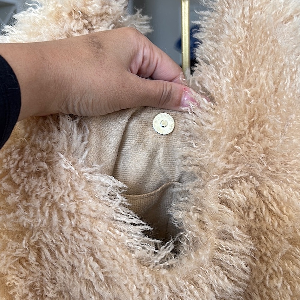 NWT‼️ 🫶🏽👜Chic Fluffy Slouchy Tote🫶🏽👜 - Picture 10 of 11